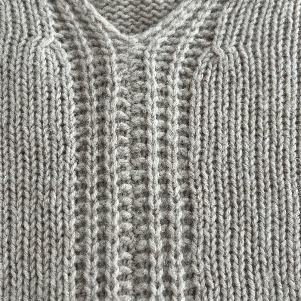 Vince oversized drop shoulder wool yak long V-Neck Sweater size M - Picture 6 of 12